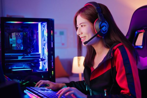 บทบาทของสตรีมเมอร์และครีเอเตอร์ต่อความนิยม MMORPG